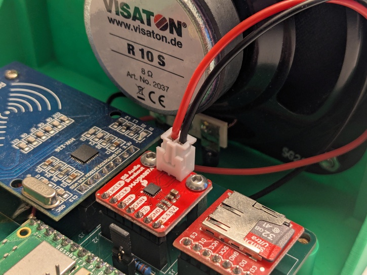 Lautsprecher, mit Steckverbinder angeschlossen loudspeaker-amplifier-connected